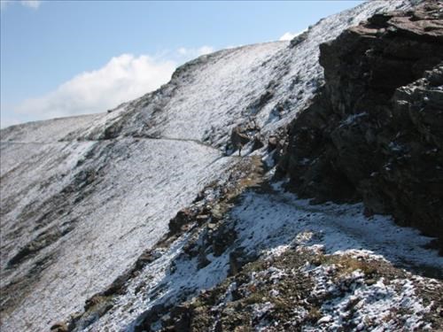 Snowy highline trail across the scree to Scenic Point