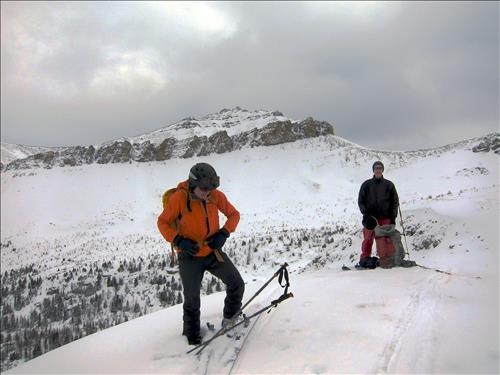 {607 Damian G} and {140 Norm A} preparing to ski