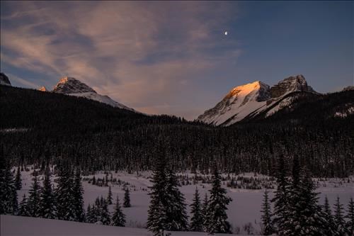 -23°C start Commonwealth creek valley - early morning light on Mount Smuts -23°C start Commonwealth creek valley - early morning light on Mount Smuts