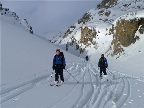 Skiing into the sun above Mosquito Creek 