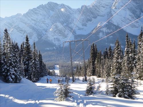 Descent under hydroline to Elk Lakes from Pass