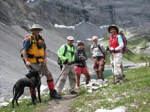 Rocky, Cornelis, Robert, Maria, John, Linda on the high point