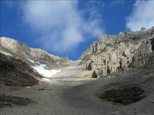 Looking up the basin towards the col, with Aberdeen on the right