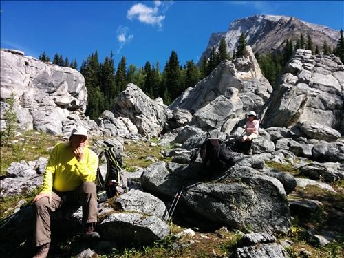 Taking a break at Elephant Rocks. {777 dav har}, {408 sus dav}