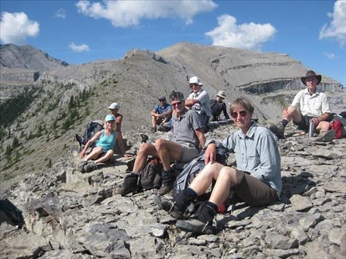 Group shot with Peak 466270 in the back and the 'gap' on the far left