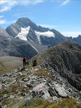 Along the ridge to the next top