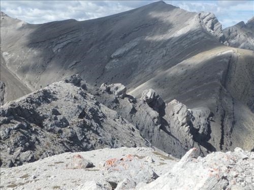 Fossil reefs between peaks 2 and 3