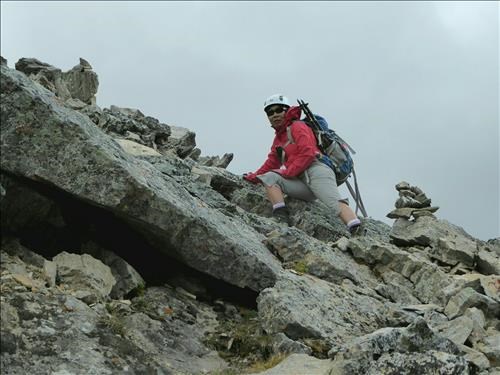 Yoko by one of the many cairns we spotted on the way up.