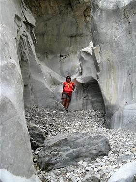 Nihahi creek mini canyon