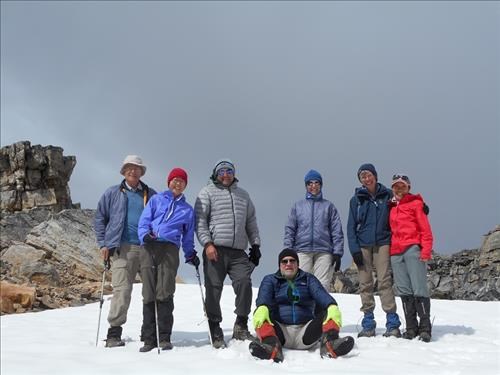 Philip, Suzy, Bill, Ivan, Rosanne, Susan, Yoko at top of Molar pass ridge