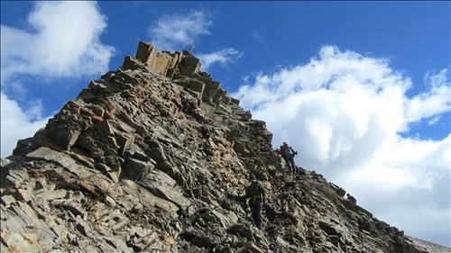 Scramble section between Highwood and Grizzly Ridge