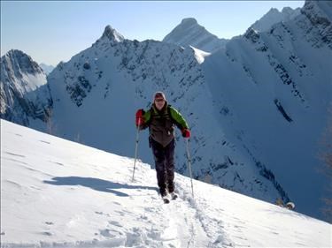 {1960 r he} arriving at Hero Knob col
