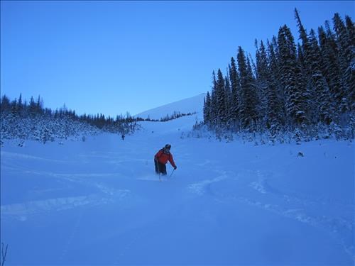 Richard cranks the Tele . Who needs AT when you can ski this pretty !