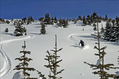 Kevin skiing the slopes west of Cirque Pk