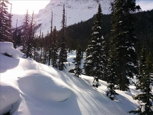 Glimpse into the boulder filled valley behind the lake