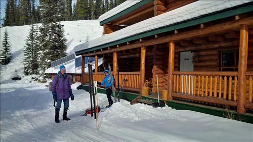 {212 d mu} and {184 k ke} outside Sundance Lodge in Banff Park