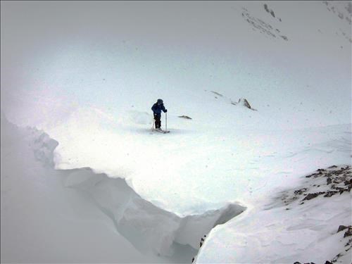 Large cornice at the col
