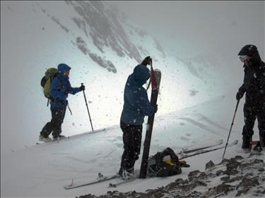 Skinning up at Piggy Plus col