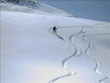 {212 d mu} skiing near Katherine Lake