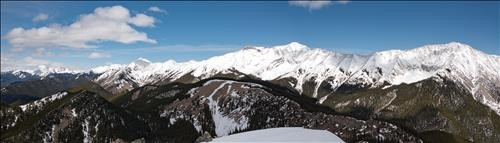 View Nth Junction Hill Patterson Pk (2728) Mt Head (2782m) & Holy Cross Mt (2652m). The green Cat Ck Hills at front. (Click to enlarge)