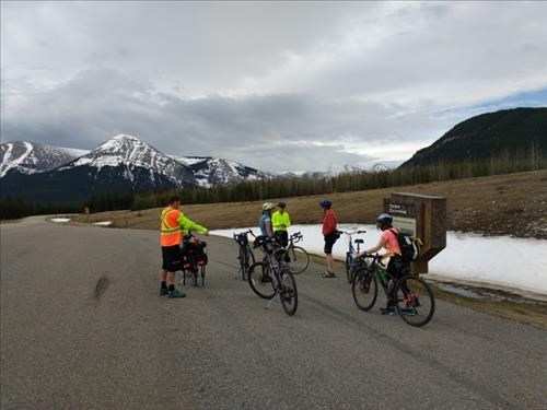 Regrouping after the first hill.