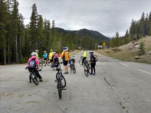 Regrouping before the turn to Forgetmenot Pond.