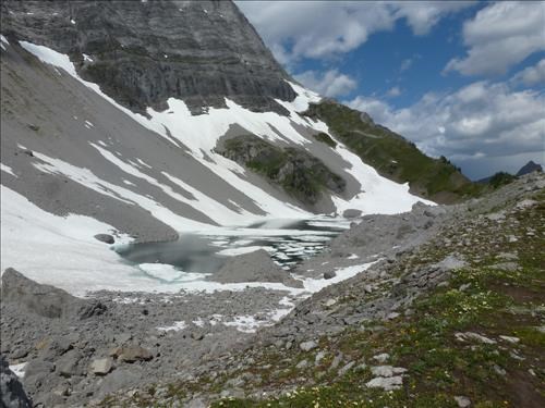 Upper Lake was still one lake and had lots of bergy bits