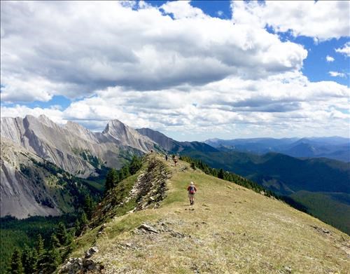 On the return, passing by our lunch stop just before the rocky ridge, looking South