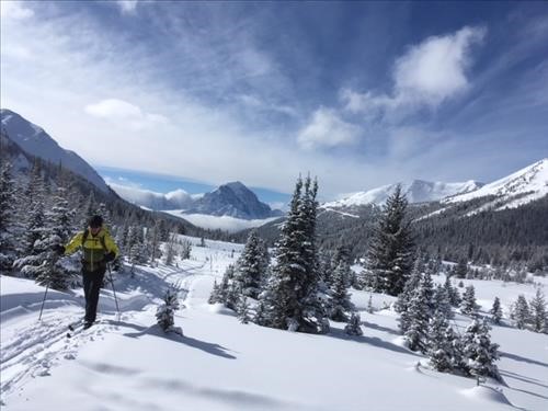 Ascending the meadows to Boulder Pass