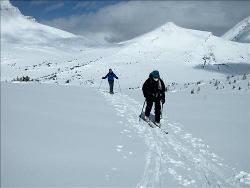 Sim and Philip ascending the slopes above Ptarmigan Lake