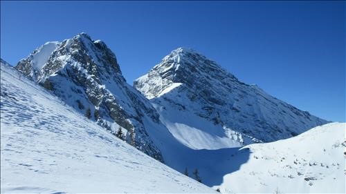 Commonwealth Peak and Mount Birdwood from our lunch spot
