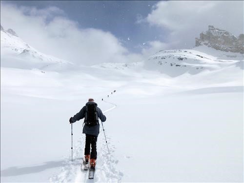 Beginning the traverse to the second col