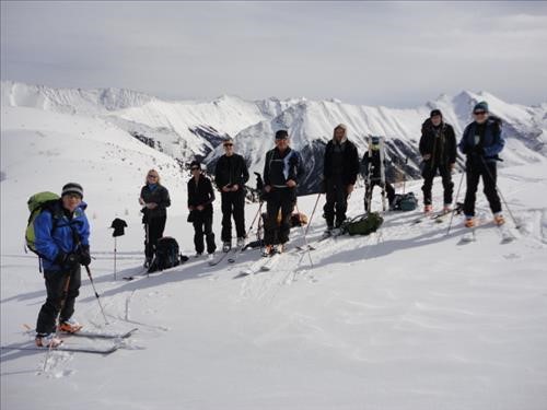 Ramblers on shoulder of Unity Peak