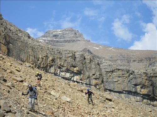 The start of an alternate descent route into the hanging valley