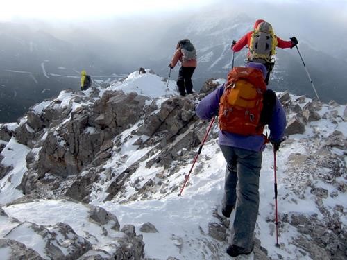 Spektor leads {957 Bob Wes}, {256 Arn Wes} and {212 Dav Mull} across the windy ridge following {607 Dam Gann}