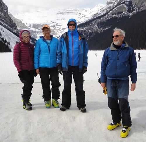 {944 s se}, {184 k ke}, {1455 dav ki} and {1649 ed roe} play tourist at Lake Louise