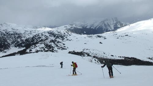 Heading down the top section of Quartz Ridge