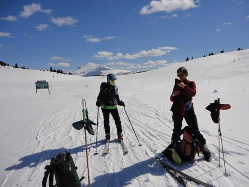 {168 si gal} and {276 y de} re-enter the Sunshine ski area after returning from near Citadel Pass 