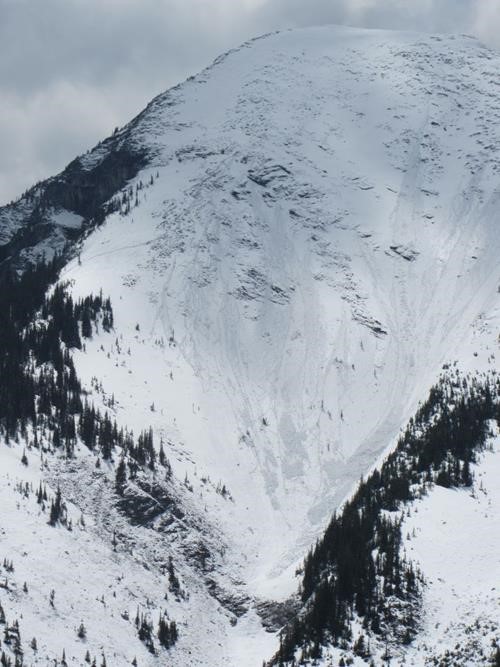numerous slush avalanches in the north gully of Midnight Peak