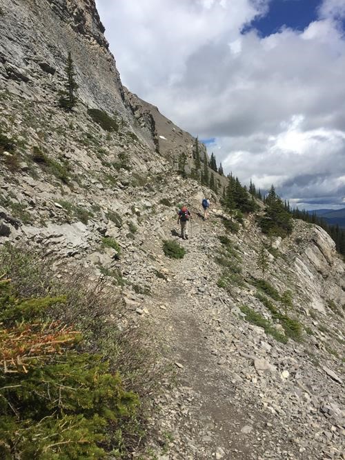 Traverse below Nihahi Ridge
