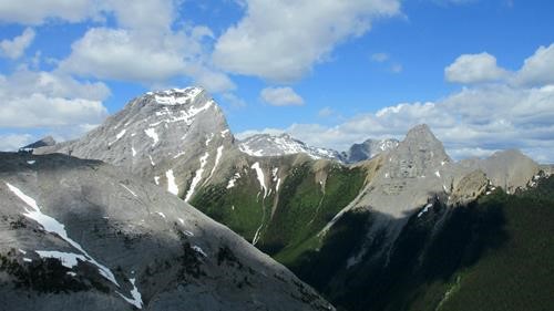 Smuts Peak and the Fist, with Pig's Back in the foreground