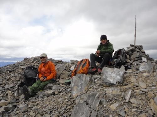 {168 si gal} and {607 da gan} enjoy lunch on the summit of Mt. Charles-Stewart South Peak