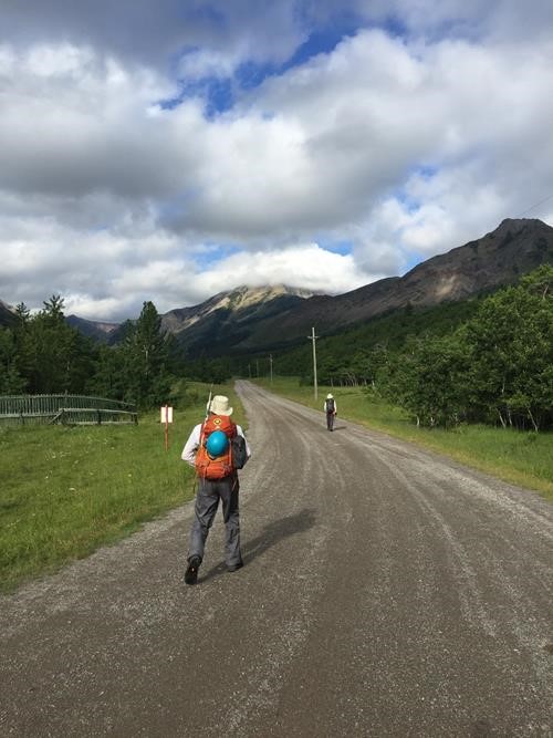 Starting out on the road; Victoria Peak summit enshrouded in cloud.
