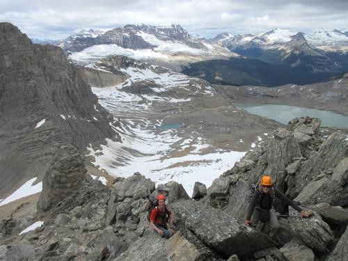 Easy scrambling above the pinnacle