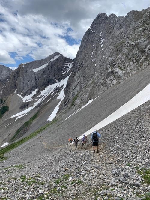 Descending back to the valley from Smuts low col