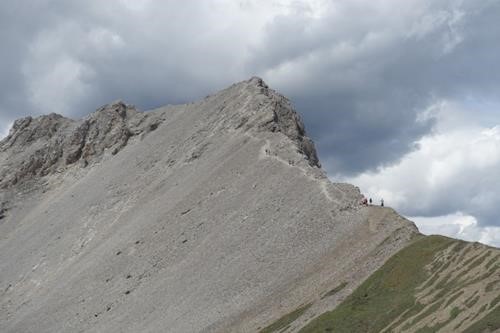The almost-scramble route up the scree to the summit