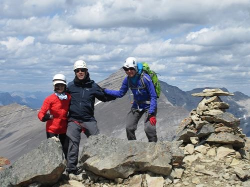 {1288 b pi} supports {2086 t mi} and {1701 u m} on a very windy summit of south Mt. Kidd