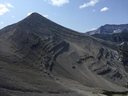 the peak SW of Shunga La She beckons