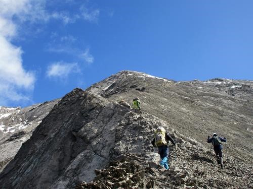 Heading up the ridge with the South summit in the centre above