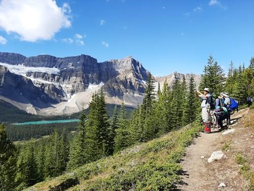 Ramblers enjoying the view of Crowfoot Glacier, a little above the Trailhead. Ramblers enjoying the view of Crowfoot Glacier, a little above the Trailhead.